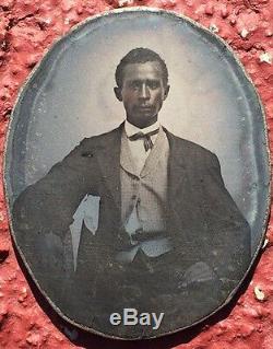 19th Century 1/9 Tintype Photo Of Dashing African American Man In Suit