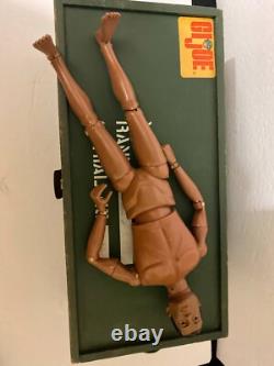 GI OE ACTION SOLDIER (AFRICAN AMERICAN) BLACK With ORIGINAL GREEN BERET UNIFORM 66