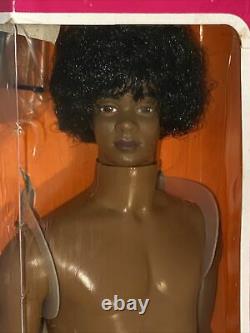 Vintage 1981 SUNSATIONAL MALIBU Black KEN (AA) California Look! Barbie 3849 NRFB